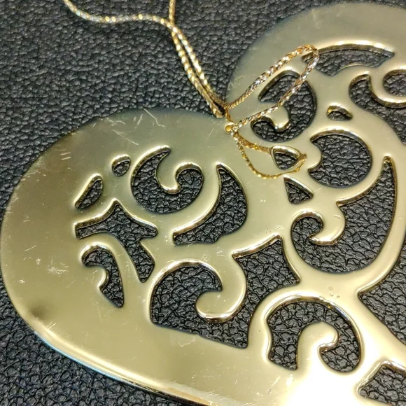 Victoria's Secret filigree heart ornament - Picture 3 of 8